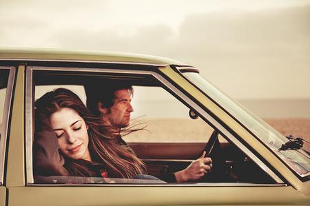 What to do if a date with an introverted guy goes awkward? Here are some tips to warm up the date.